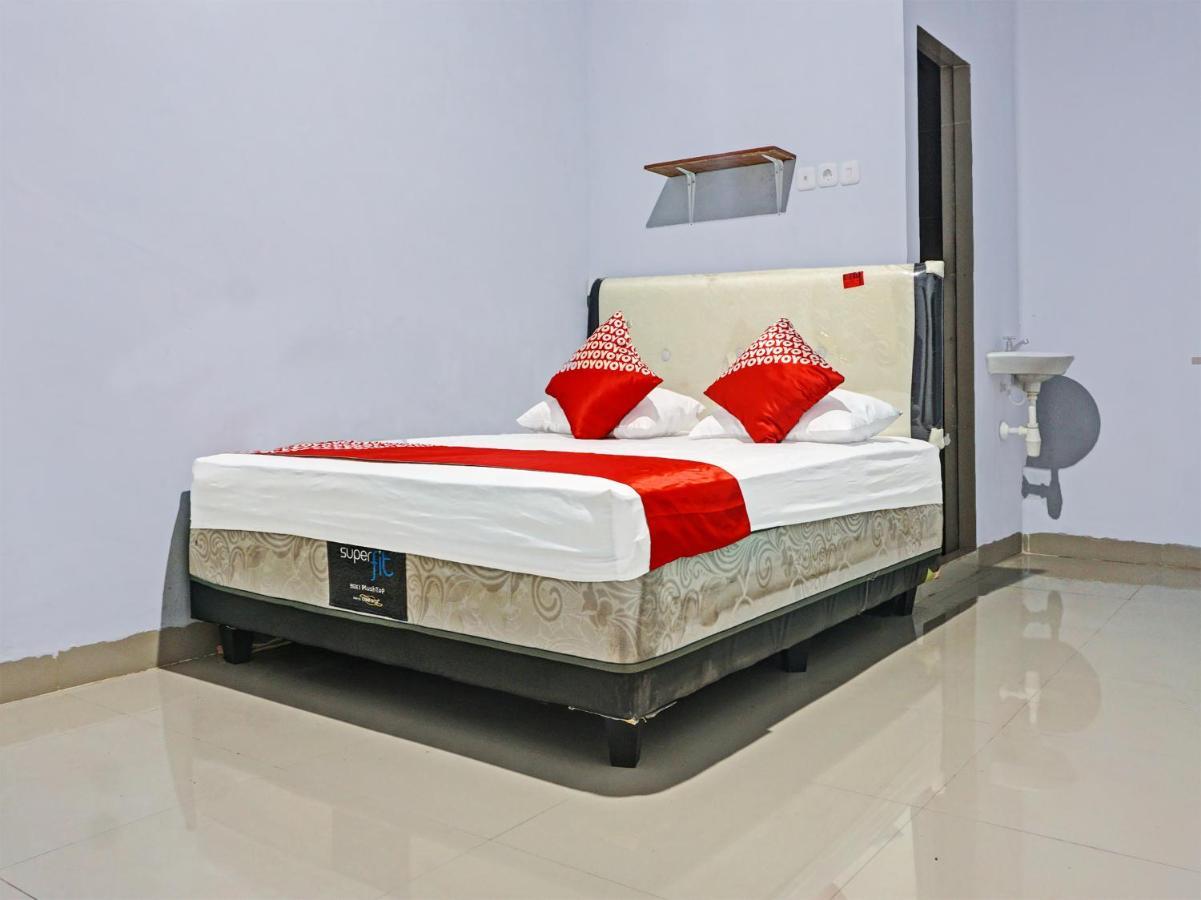 Oyo 91219 Adhyaksa 2*