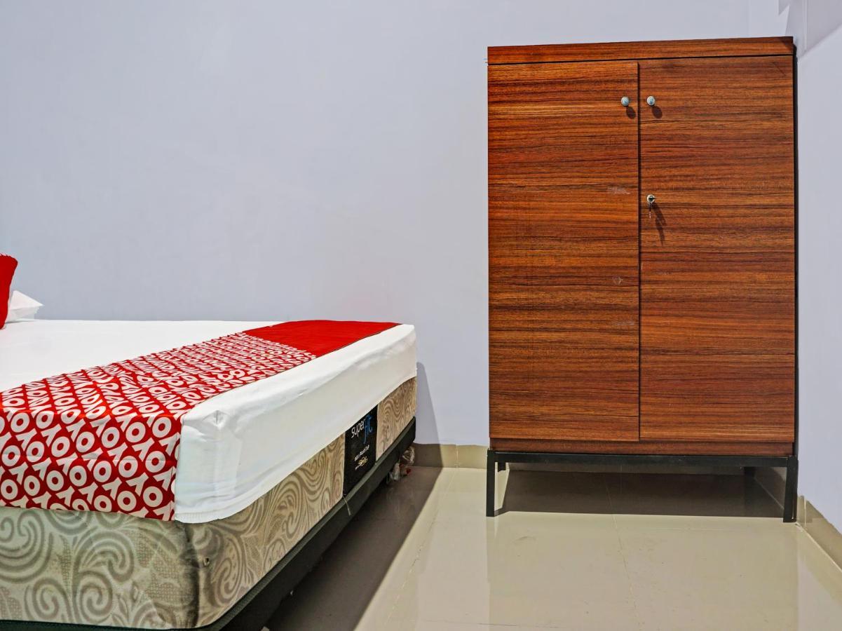 Oyo 91219 Adhyaksa 2*